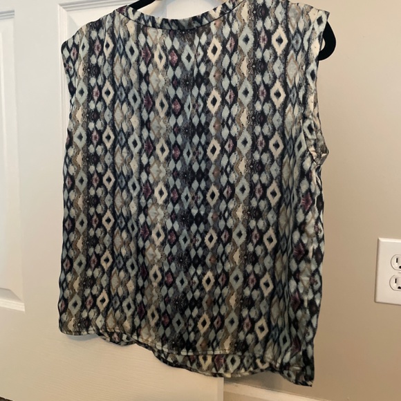 Patterned top - Picture 2 of 2